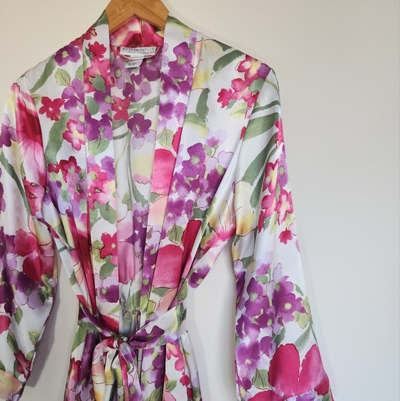 Morgan Taylor Floral Robe - Picture 4 of 9